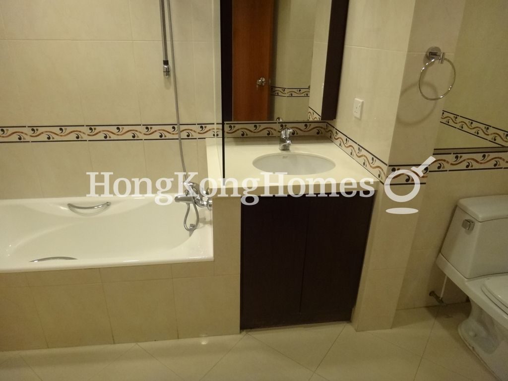 Guest Bathroom — Tregunter Tower 1, Mid-levels Central