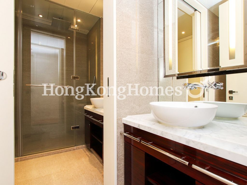 Guest Bathroom — Seymour, Mid-levels West