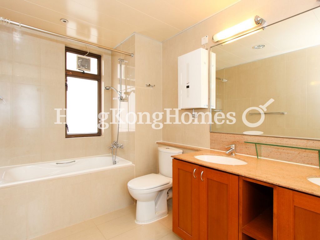 Master Bathroom — Bamboo Grove - Block 82, Mid-levels East