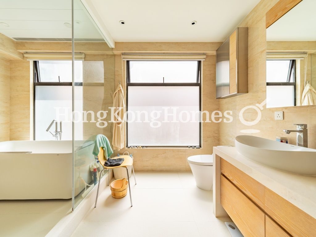 Master Bathroom — Bisney View, Pokfulam