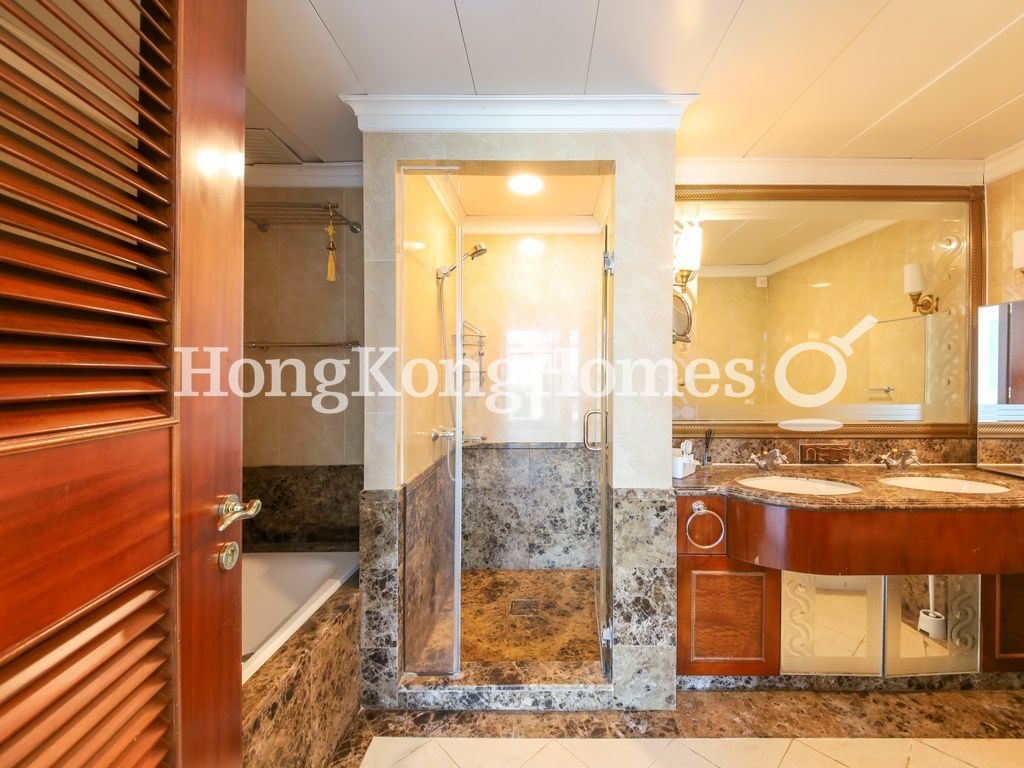 Master Bathroom — Regalia Bay, Stanley