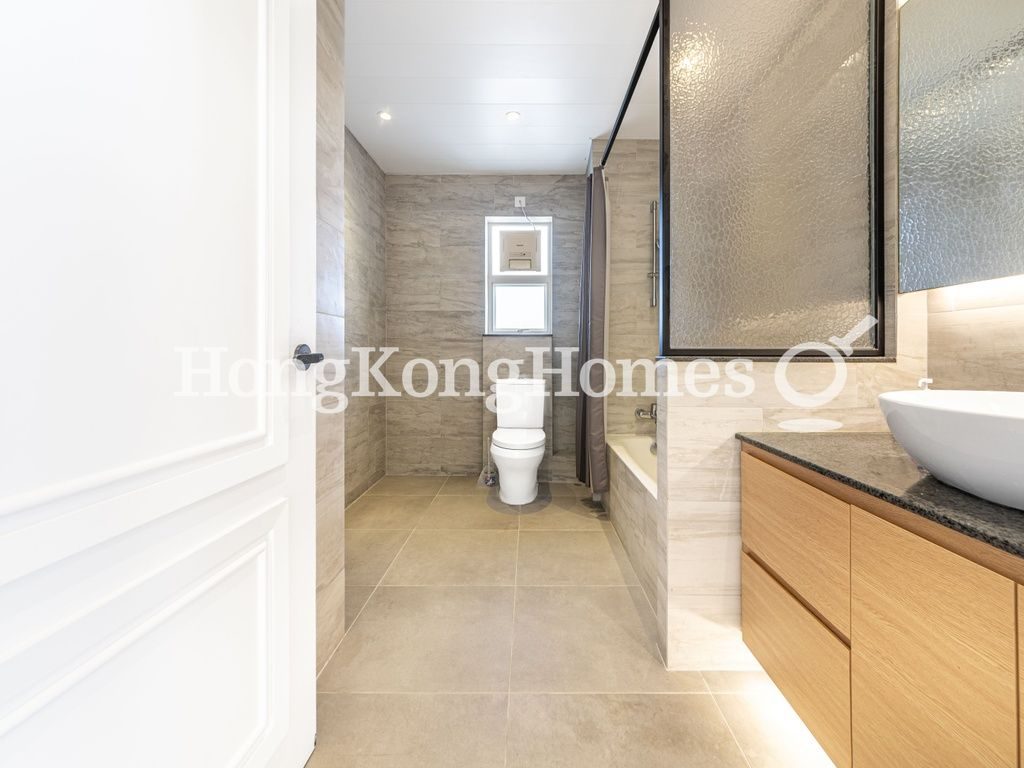 Guest Bathroom — Vivian Court, The Peak