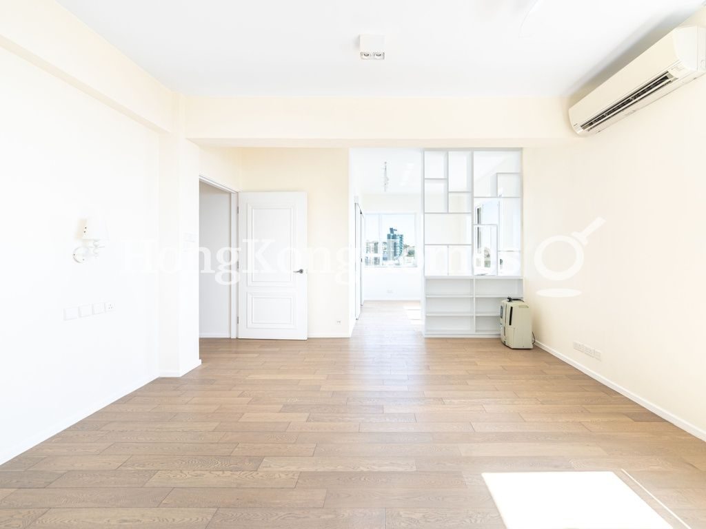 Master Bedroom — Vivian Court, The Peak