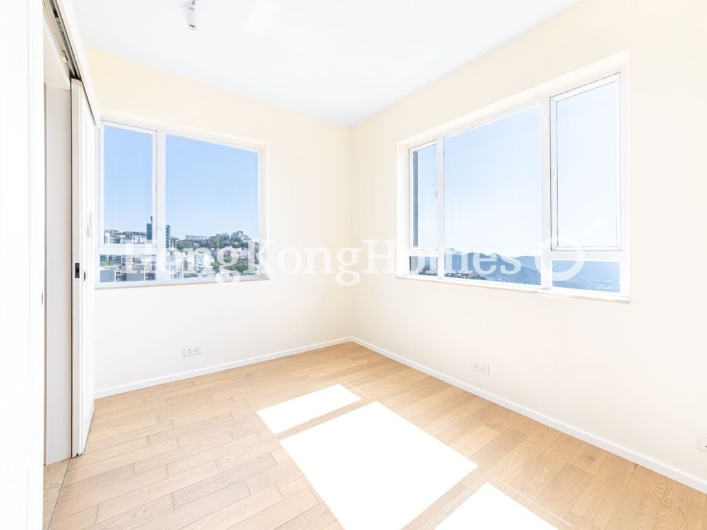 Master Bedroom — Vivian Court, The Peak