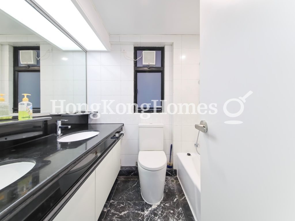 Guest Bathroom — Dynasty Court - Block 05, Mid-levels Central