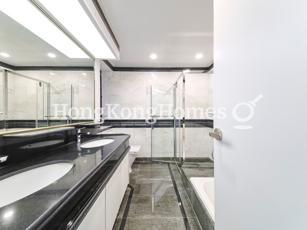 Master Bathroom — Dynasty Court - Block 05, Mid-levels Central