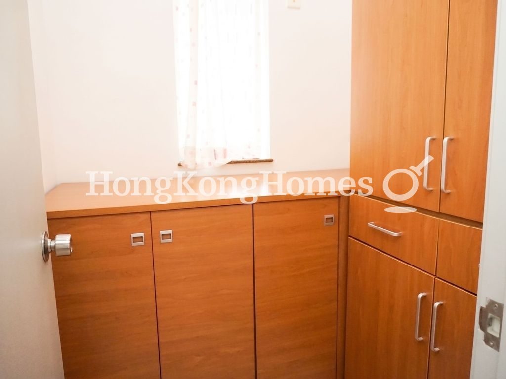 Maid's Room — Residence Bel-air - Phase 04, Peak Tower 03, Pokfulam