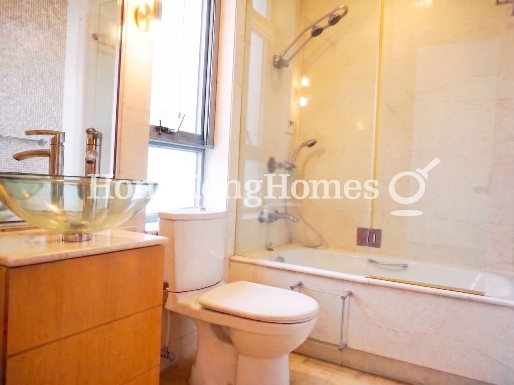 Second Ensuite Bathroom — Residence Bel-air - Phase 04, Peak Tower 03, Pokfulam