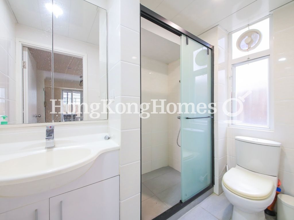 Guest Bathroom — Good View Court, Mid-levels West
