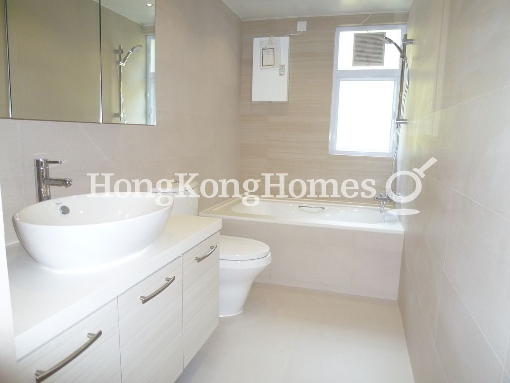 Guest Bathroom — Grand Garden - Block 01, Repulse Bay