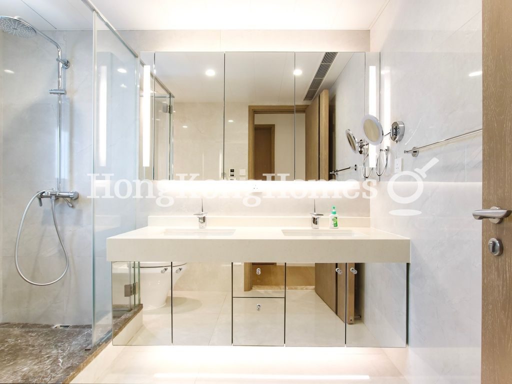 Guest Bathroom — Vivian Court, The Peak