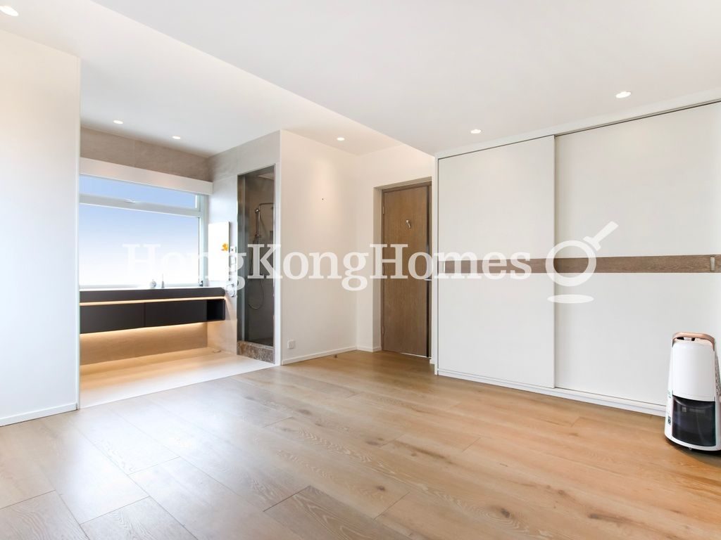 Master Bedroom — Vivian Court, The Peak
