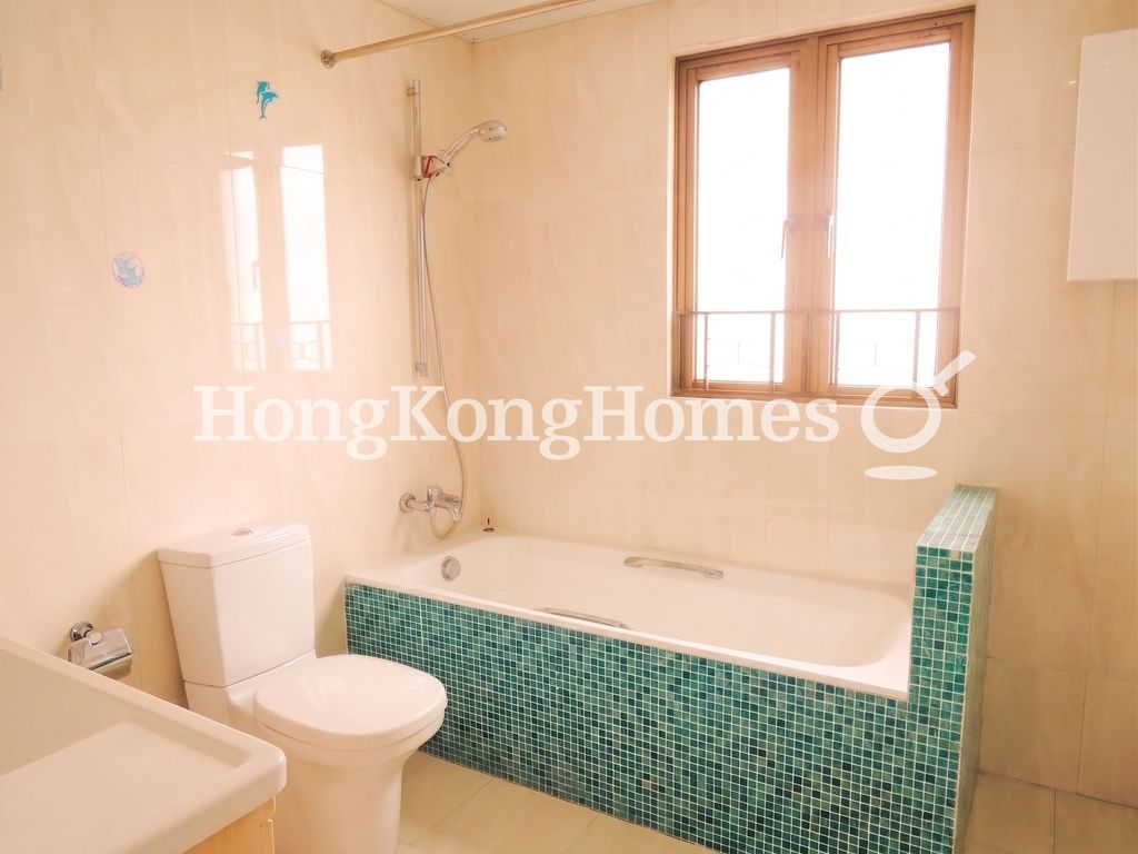 Guest Bathroom — Hong Kong Parkview - Tower 10, Repulse Bay