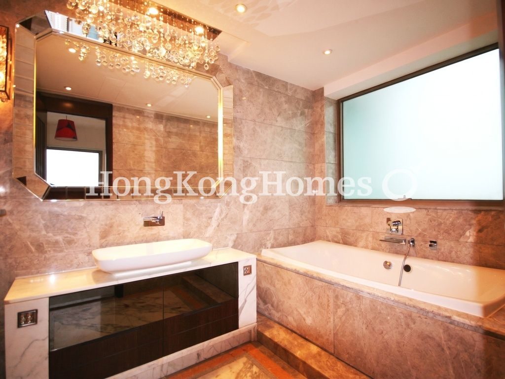 Master Bathroom — Celestial Heights-Celestial Avenue No. 26, Ho Man Tin / Waterloo Road