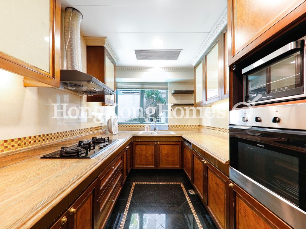 Kitchen — Regalia Bay, Stanley