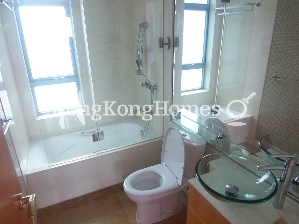 Guest Bathroom — Residence Bel-air - Phase 04, Peak Tower 05, Pokfulam