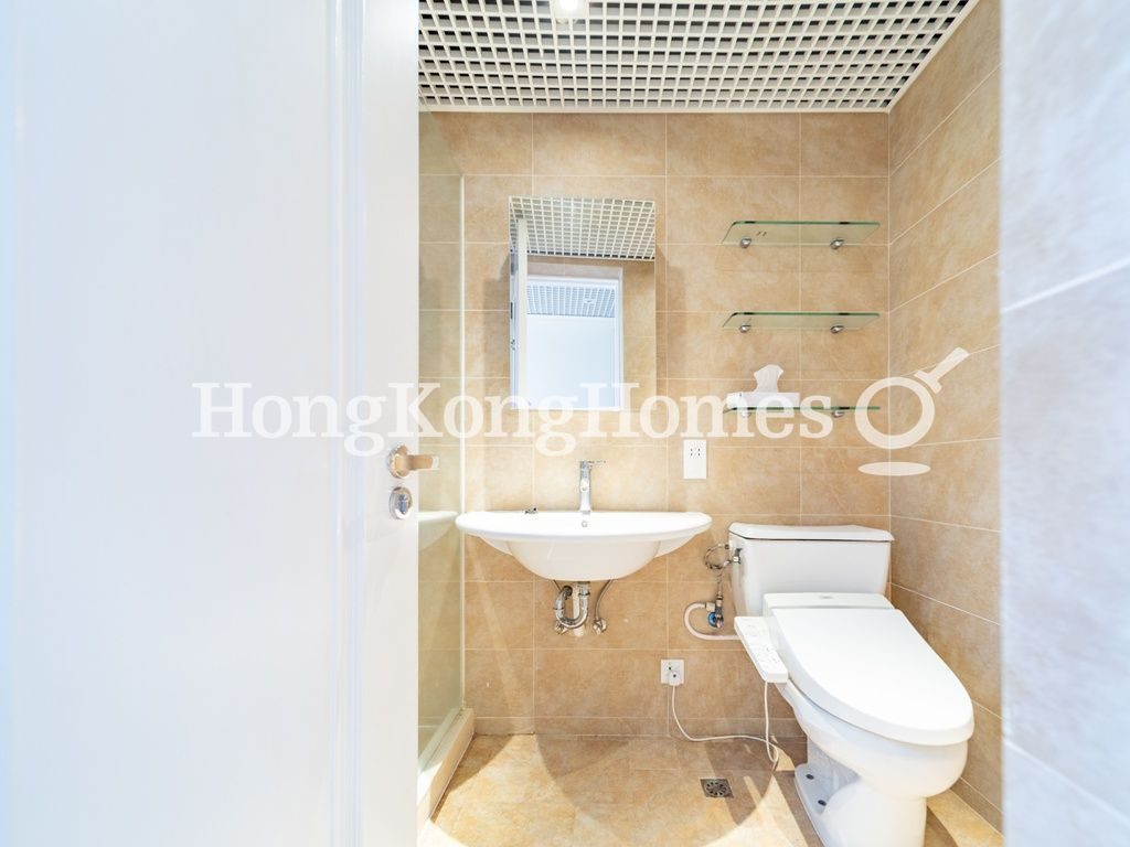 Guest Bathroom — Hong Kong Parkview - Tower 17, Repulse Bay