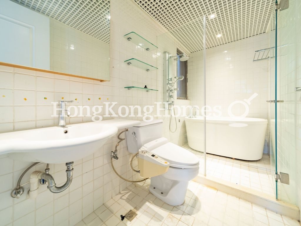 Second Ensuite Bathroom — Hong Kong Parkview - Tower 17, Repulse Bay
