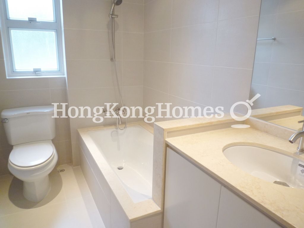 Guest Bathroom — Celestial Garden, Repulse Bay