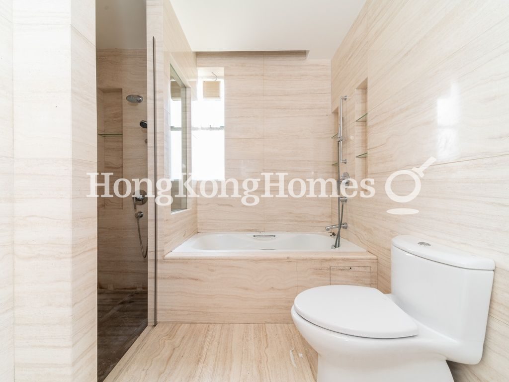 Master Bathroom — La Hacienda - Apartment B, The Peak