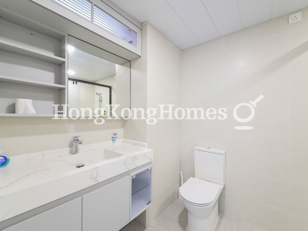 Second Ensuite Bathroom — Twin Brook, Repulse Bay