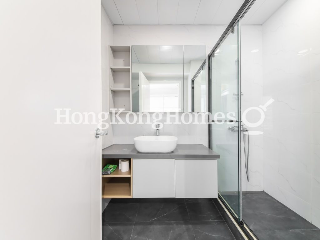 Fourth Ensuite Bathroom — Twin Brook, Repulse Bay