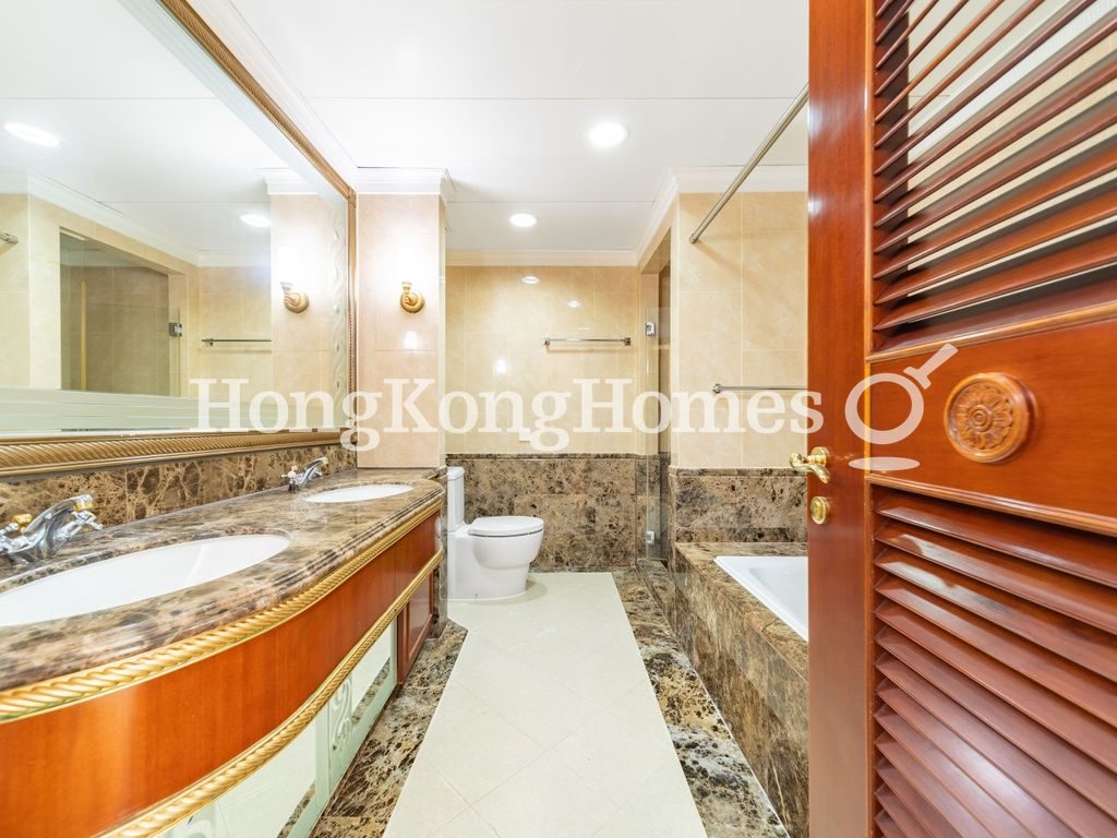 Master Bathroom — Regalia Bay, Stanley