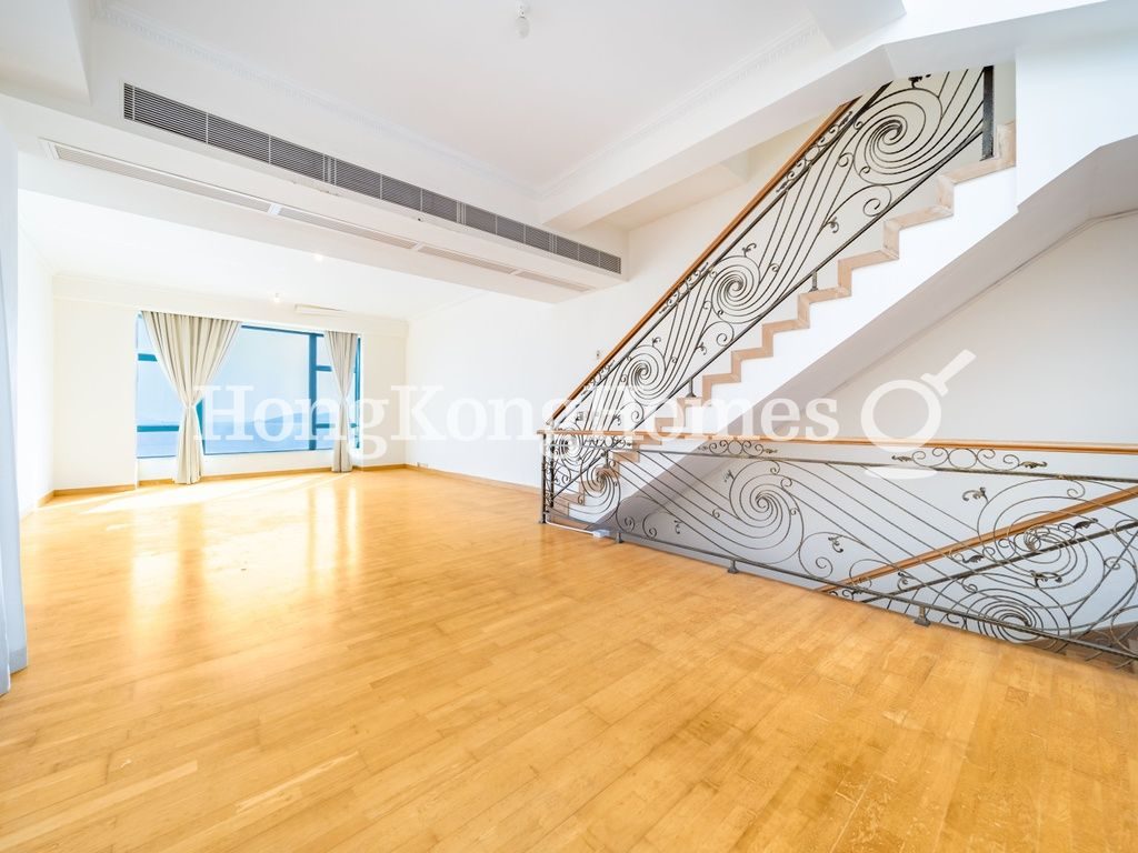 Living and Dining Room — Regalia Bay, Stanley