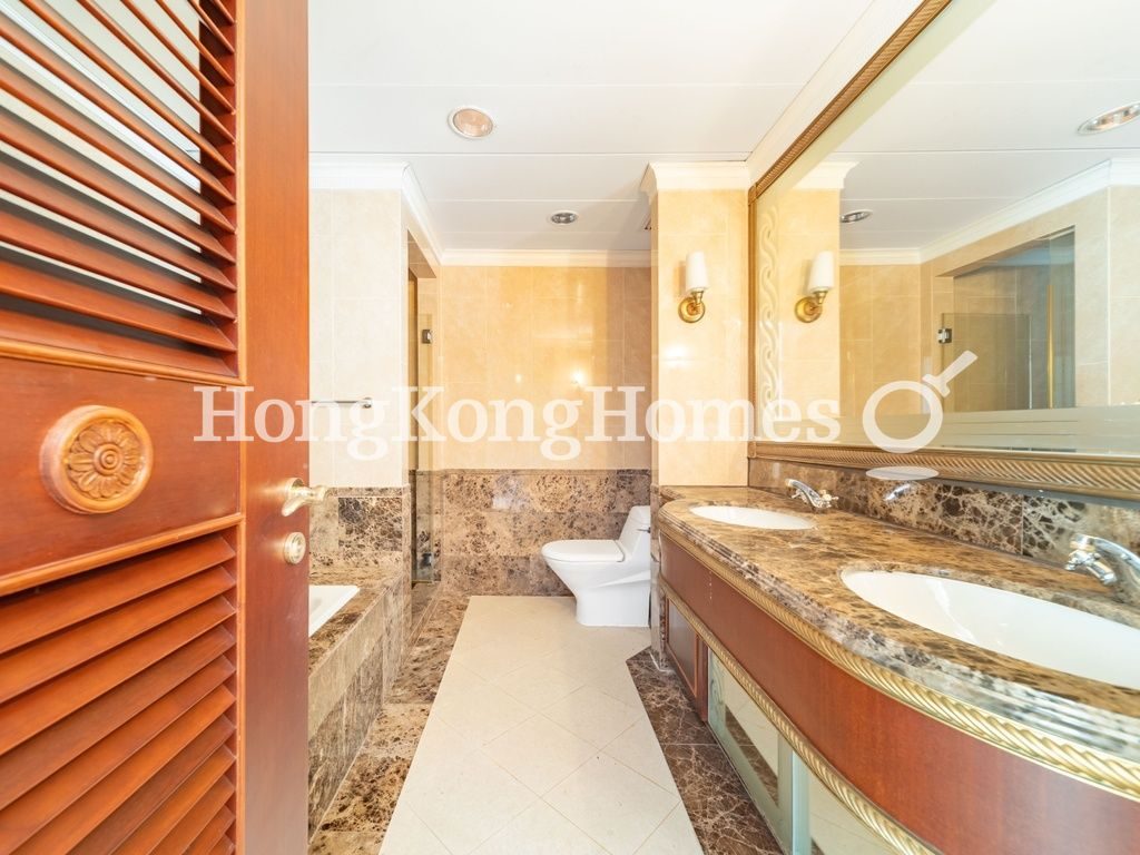 Master Bathroom — Regalia Bay, Stanley