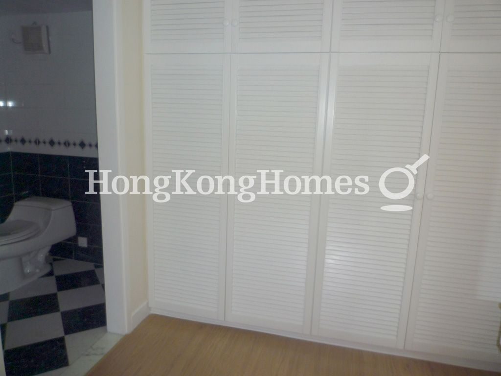 Walk-in Closet in Master Bedroom — Estoril Court - Block 03, Mid-levels Central