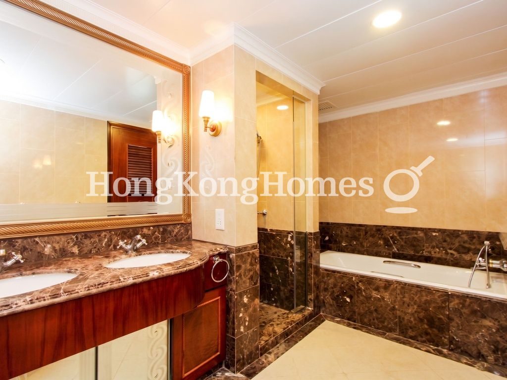 Master Bathroom — Regalia Bay, Stanley