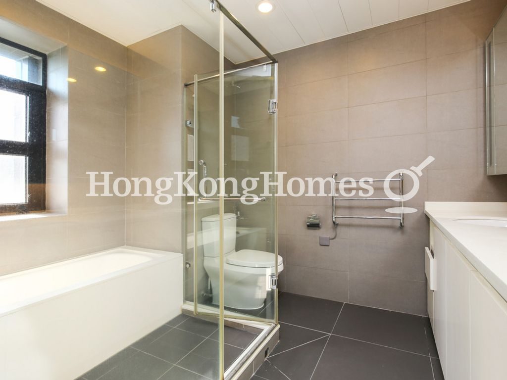 Master Bathroom — Regent on the Park - Block 02, Mid-levels Central