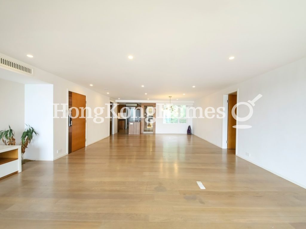 Living and Dining Room — Twin Brook, Repulse Bay