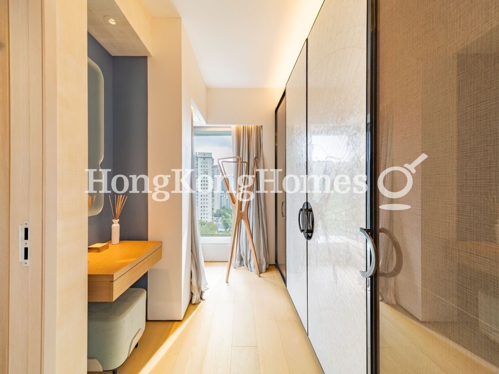 Walk-in Closet in Master Bedroom — Altamira, Mid-levels West