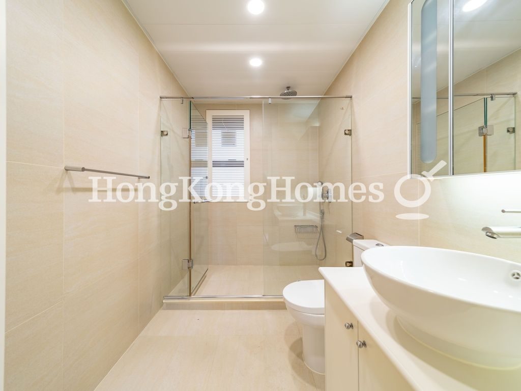 Guest Bathroom — Regent on the Park - Block 02, Mid-levels Central