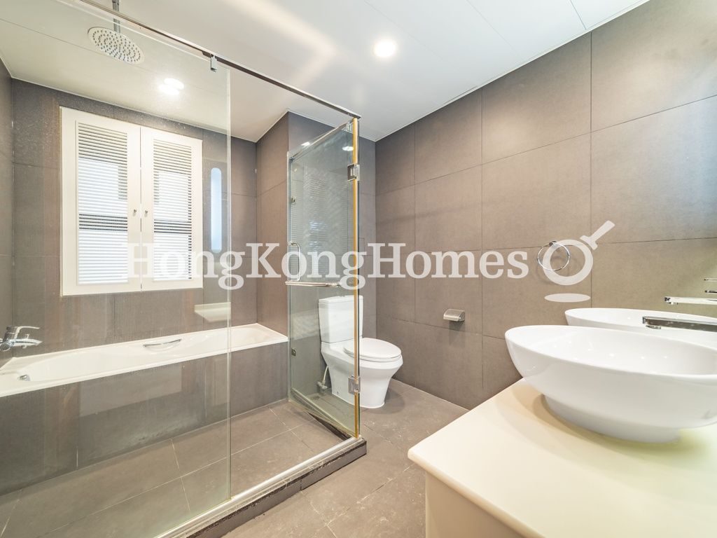 Master Bathroom — Regent on the Park - Block 02, Mid-levels Central