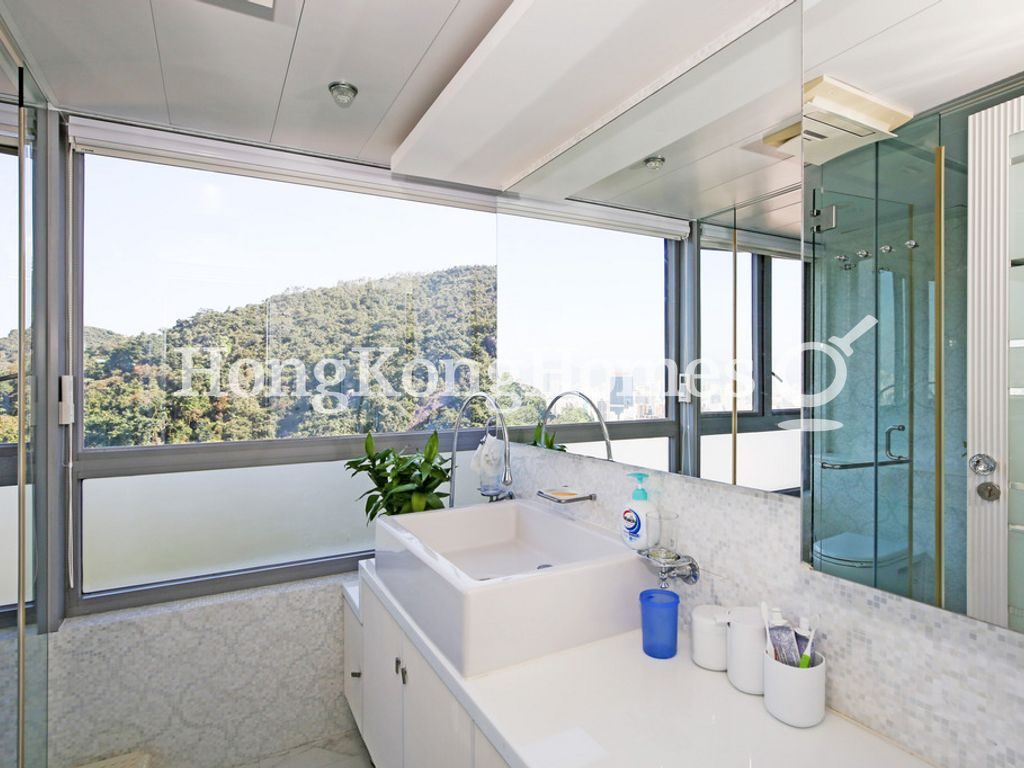 First Guest Bathroom — Serenade - Tower 1, Tai Hang
