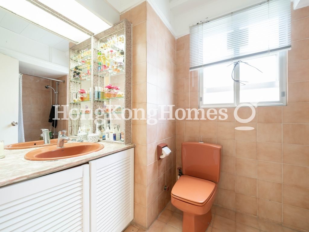 Master Bathroom — Bellevue Court - Block A, Mid-levels East