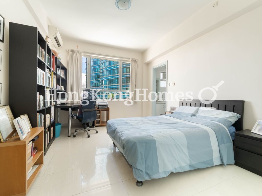 Second Ensuite Bedroom — Bellevue Court - Block A, Mid-levels East