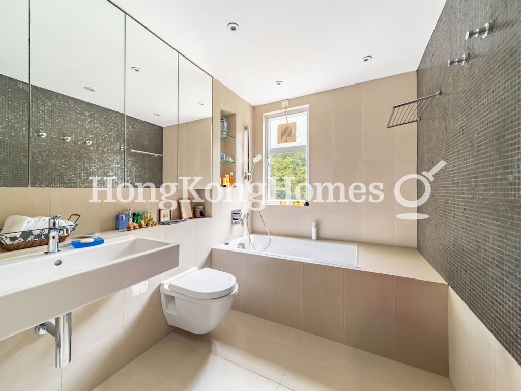 Guest Bathroom — Grand Garden - Block 01, Repulse Bay