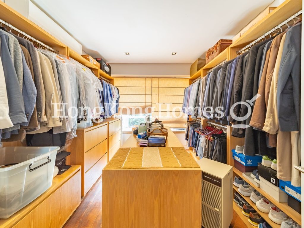Walk-in Closet in Master Bedroom — Grand Garden - Block 01, Repulse Bay