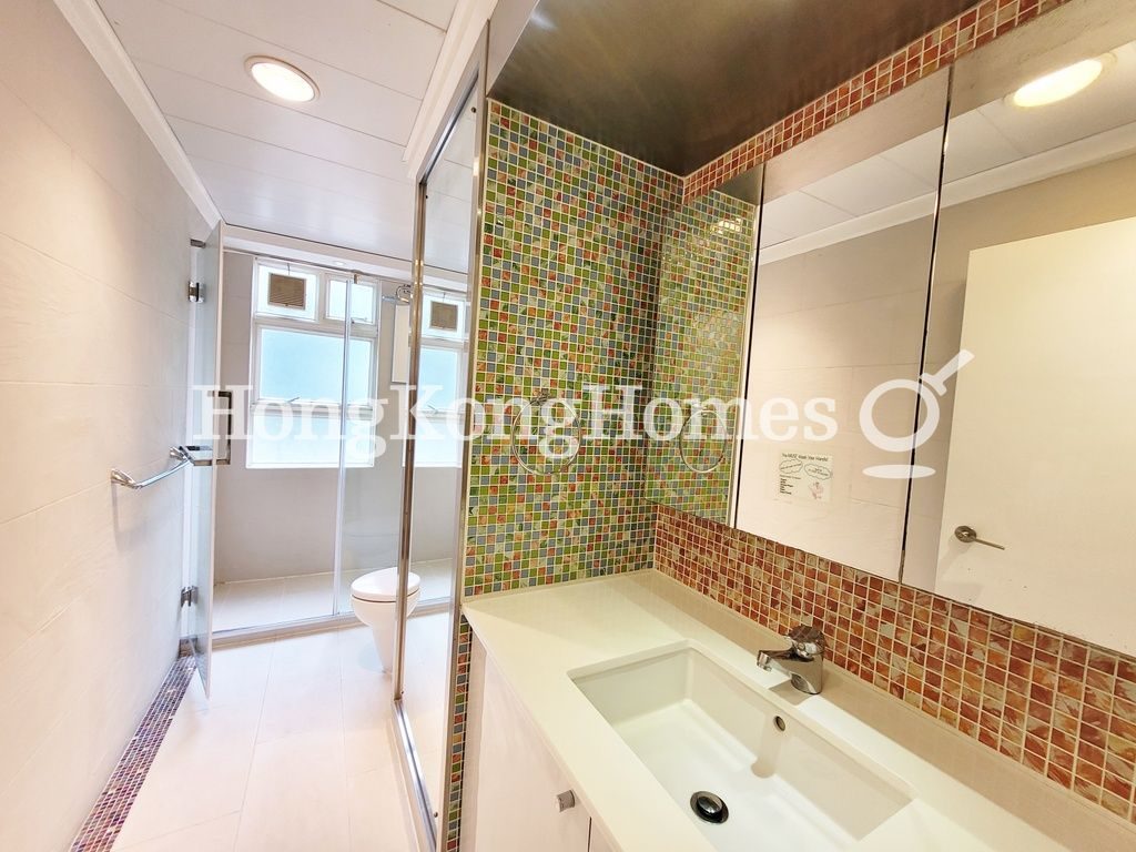 Guest Bathroom — Estoril Court - Block 01, Mid-levels Central