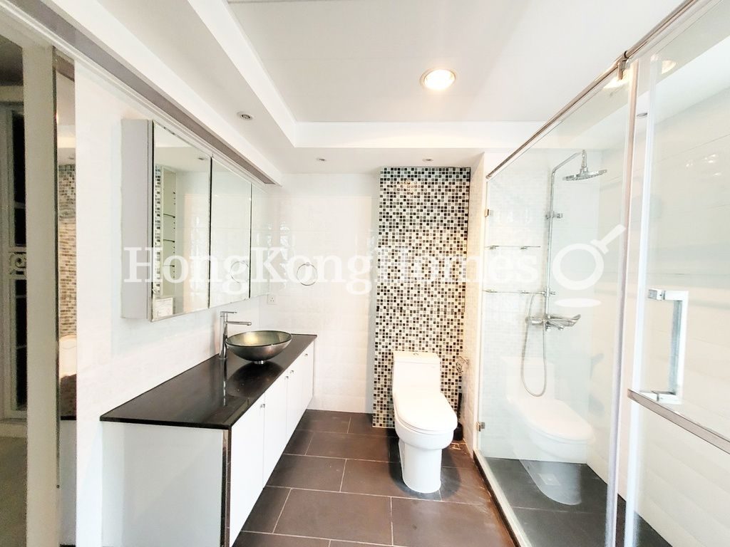 Second Ensuite Bathroom — Estoril Court - Block 01, Mid-levels Central