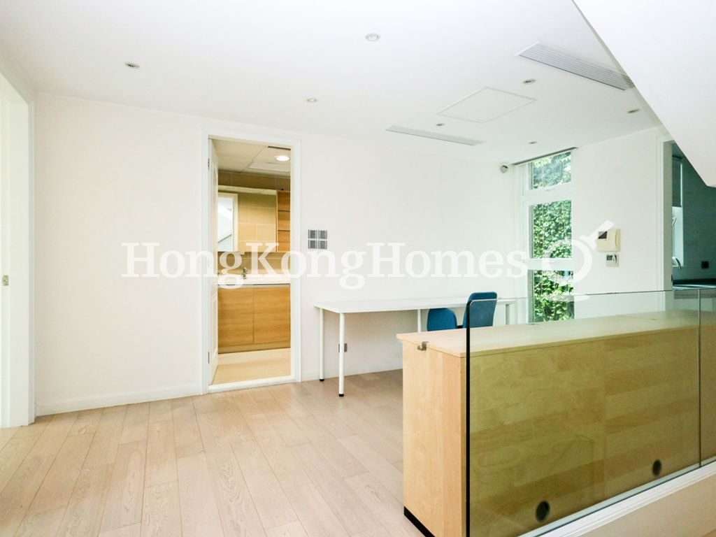 Landing Area — Le Palais, Tai Tam