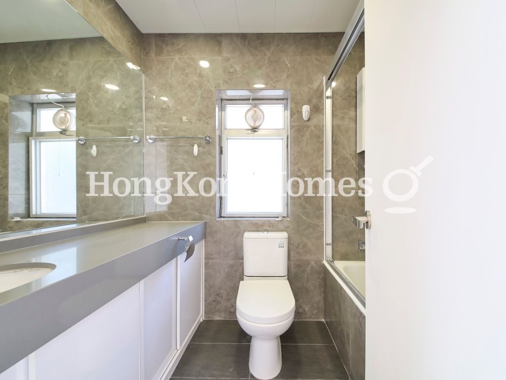 Master Bathroom — Repulse Bay Garden - Block 03-04, Repulse Bay