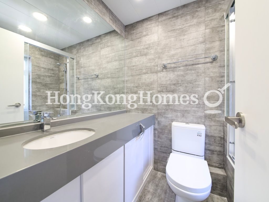 Second Ensuite Bathroom — Repulse Bay Garden - Block 03-04, Repulse Bay