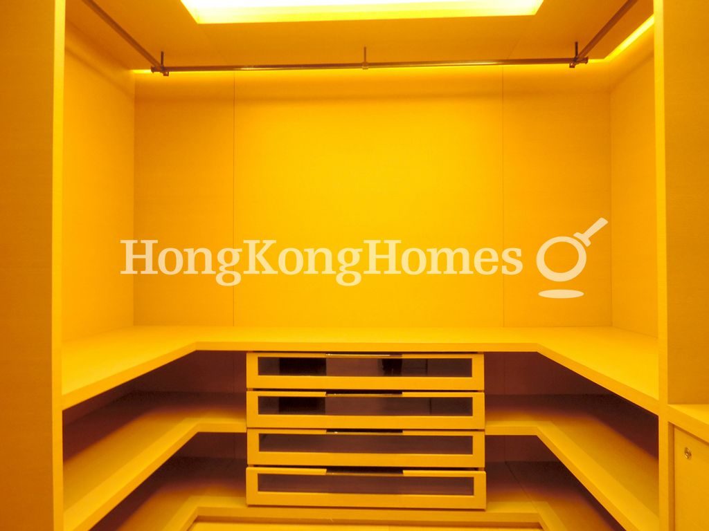 Walk-in Closet in Master Bedroom — Hampton, Happy Valley