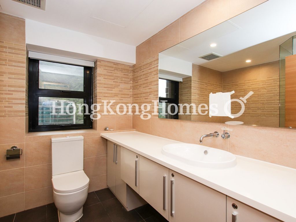 Master Bathroom — Regent on the Park - Block 02, Mid-levels Central