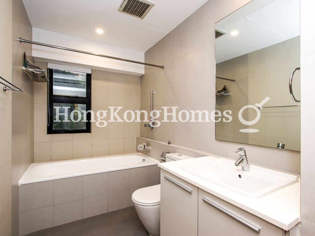 Guest Bathroom — Regent on the Park - Block 02, Mid-levels Central