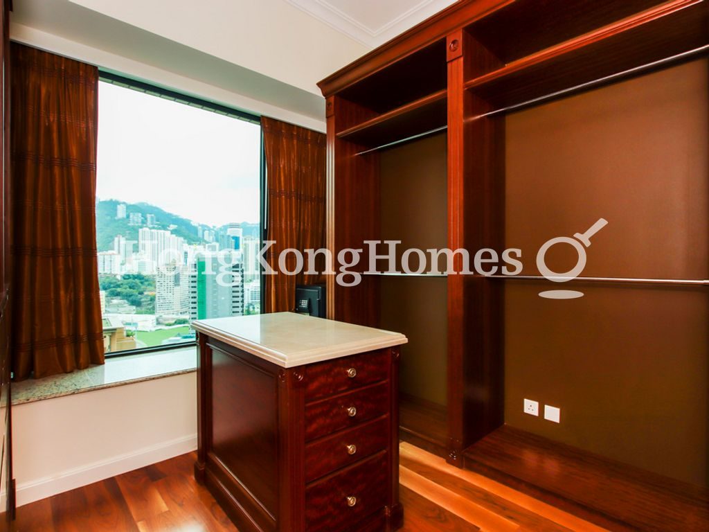 Walk-in Closet in Master Bedroom — The Leighton Hill - Block 05, Happy Valley